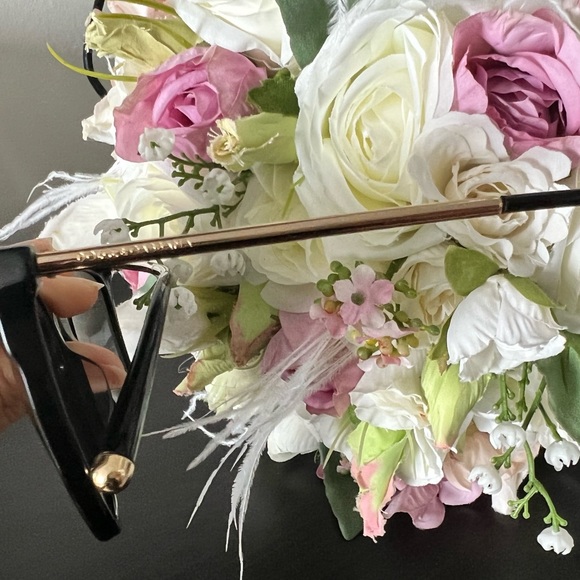 Dolce and Gabbana black and gold sunglassess - Picture 8 of 10